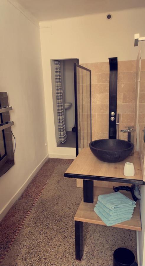 L'Ecrin Des Calquieres Apartman Nîmes Kültér fotó